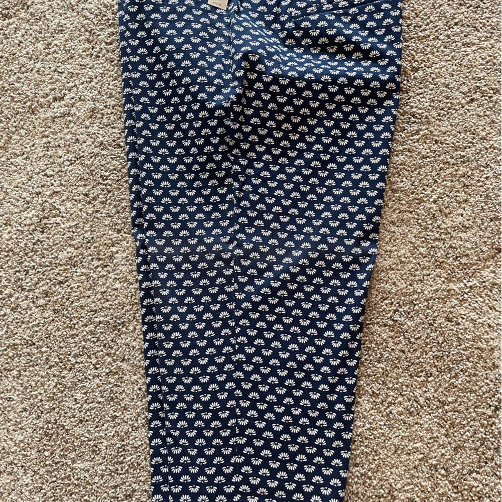 Talbots-14- NWT. Perfect skimmer, navy and white daisy print. New $79.50.